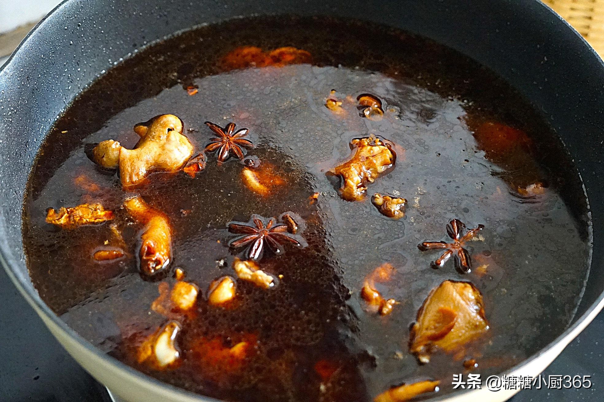 干豆角最爱这样吃，炖满满一锅，香味四溢好解馋，两碗米饭打不住