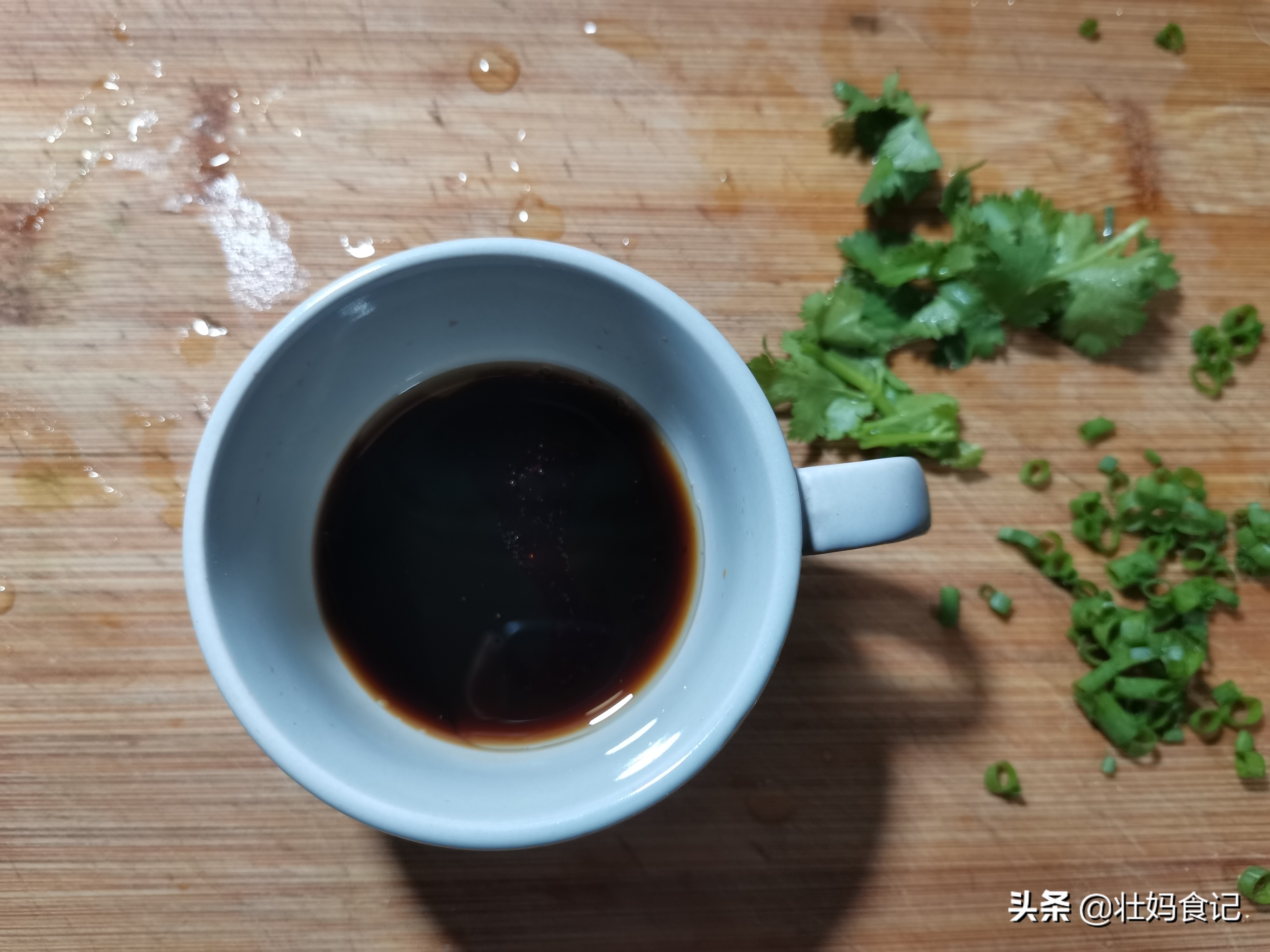 用荞麦粉做一碗劲道爽滑的凉拌面，轻脂健身更营养，全家都爱吃