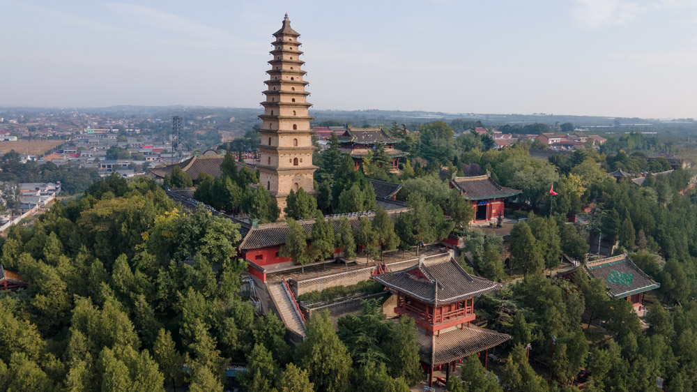 這座塔同北京天壇的迴音壁,河南寶輪寺