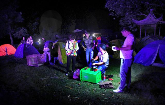 户外露营，“驴友”之间不分男女随意“混帐”，网友：贵圈太乱