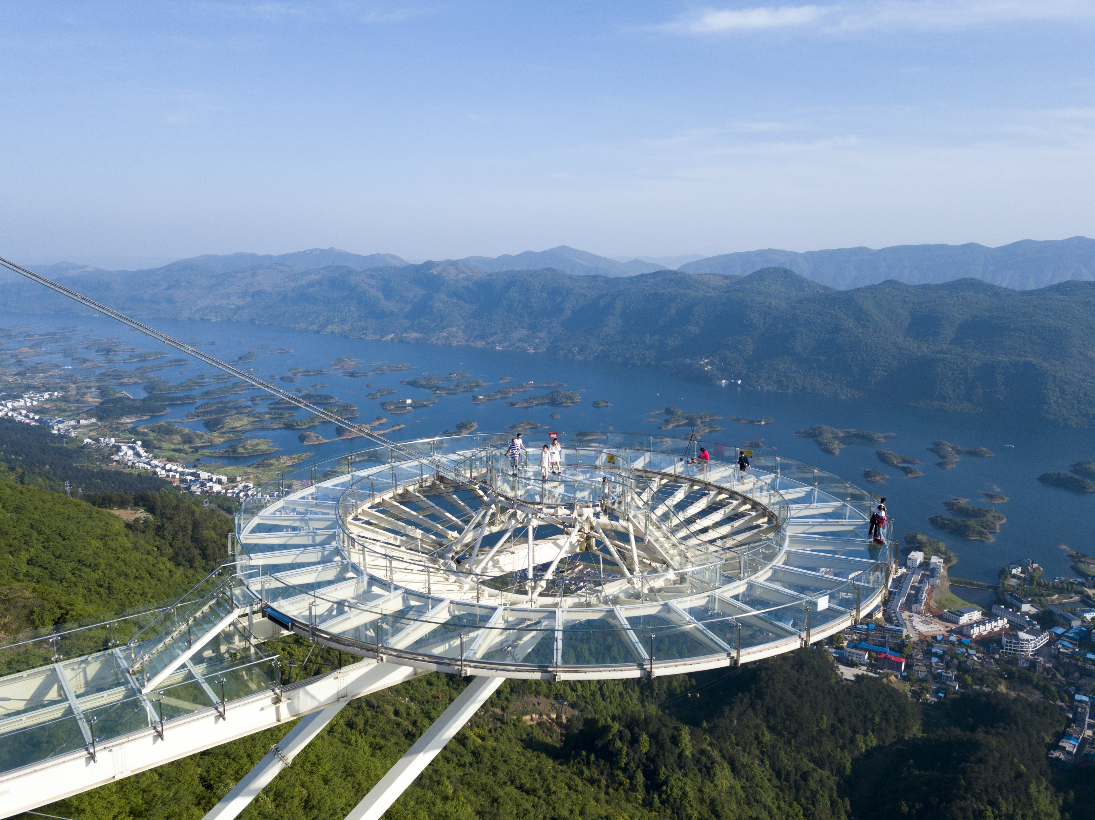 黄石天空之城景区开通旅游专线直通车发班首日收客近千人