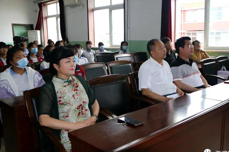 不忘初心 守一方教育热土 乐业奉献 获社区人民认可