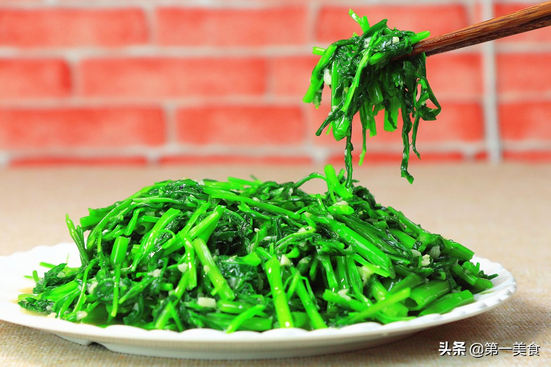 空心菜怎么做好吃（牢记这1招空心菜翠绿又鲜美）