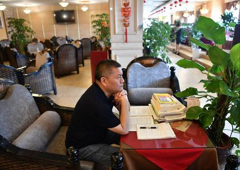 高考钉子户梁实：参加高考24次，今年再次走进考场，结局怎样呢？