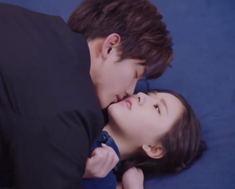 赵露思花式接吻：郑业成转圈吻，丁禹兮豌豆吻，与他接吻5小时