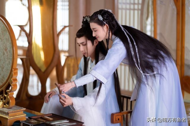 《百灵潭》：她是一个棺材，堕落的公主，前世的残恋，今生的姻缘