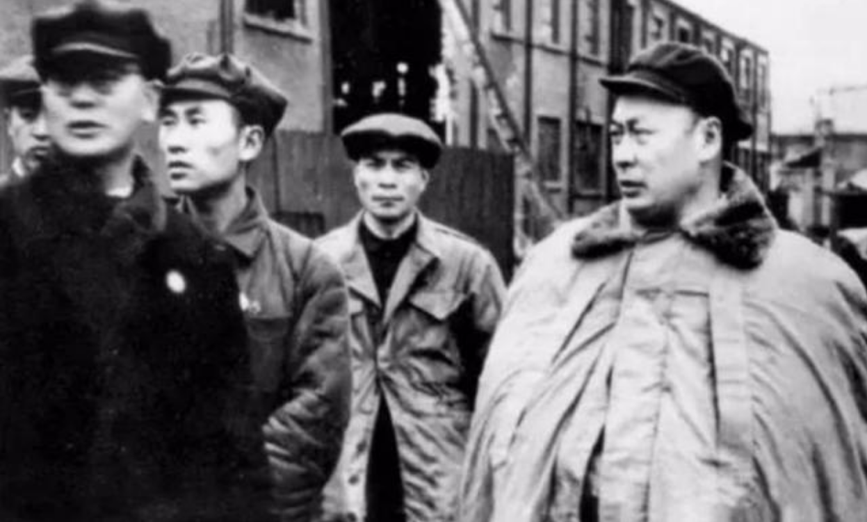 1949年上海解放，宋庆龄回家被哨兵拦下，陈毅：我亲自给您站岗