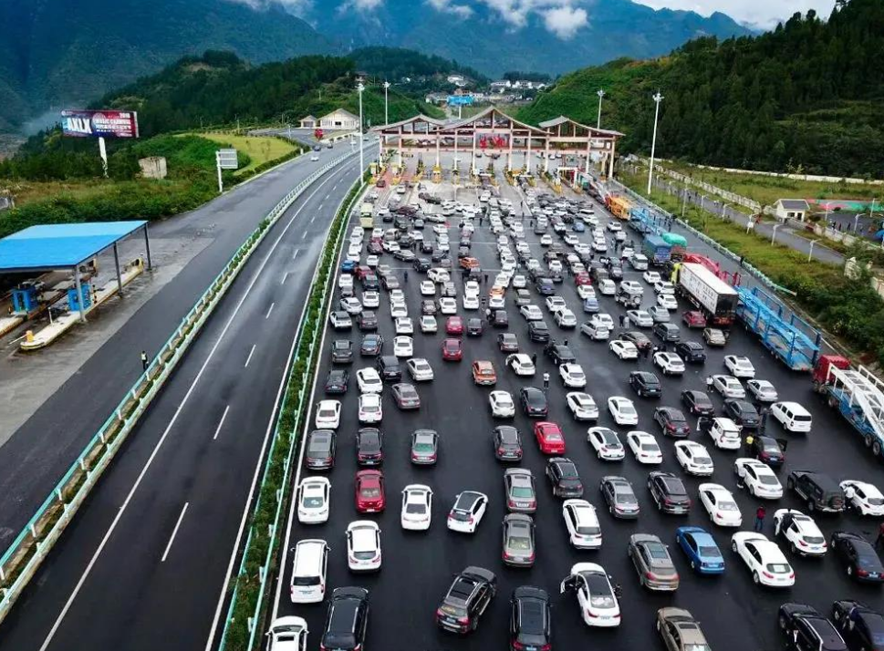 高速公路收费“新标准”，9月底实施差异化收费，事关无数车主