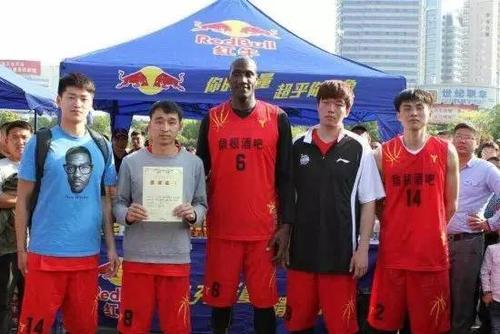 nba球王为什么入狱(篮球场上一大悲剧！CBA监狱球王再次入狱，曾瞧不起马布里)