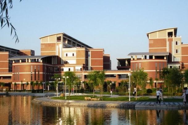 隐身在小城里的大学，学科实力不比一线城市大学差，中等生别错过