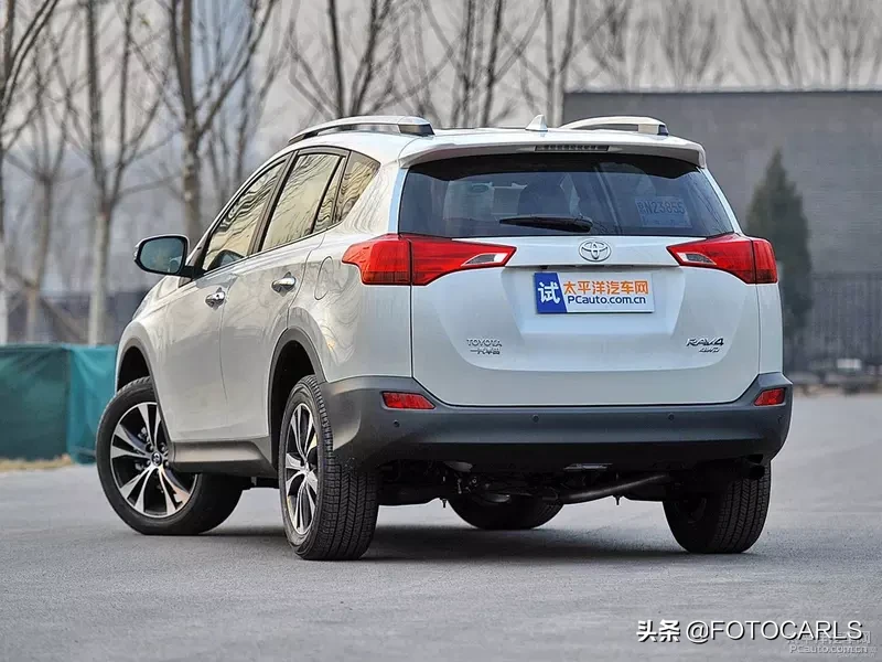 实拍第四代丰田RAV4荣放，近七年改款，小书包不在你不买？
