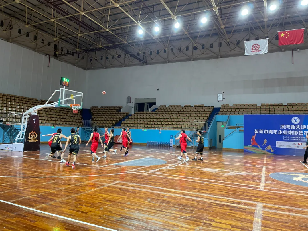 滨湾新天地杯篮球联赛第四场次比赛精彩上演