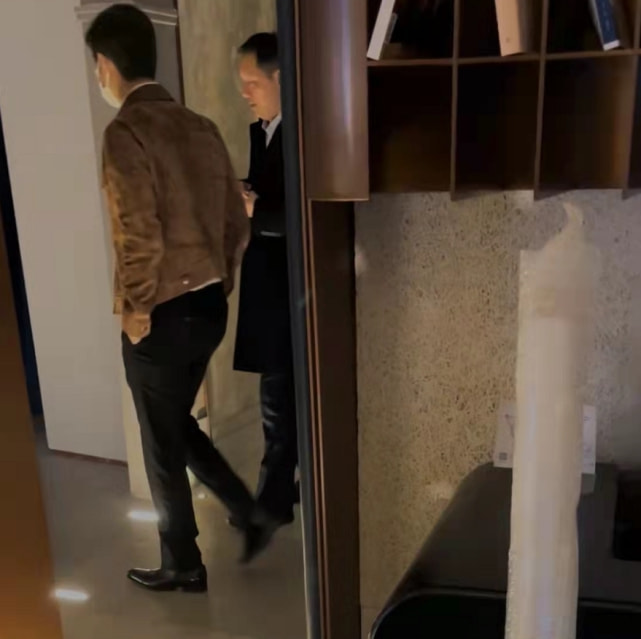 45岁王力宏最新近照曝光，剪短头发帅回巅峰，生图状态超年轻