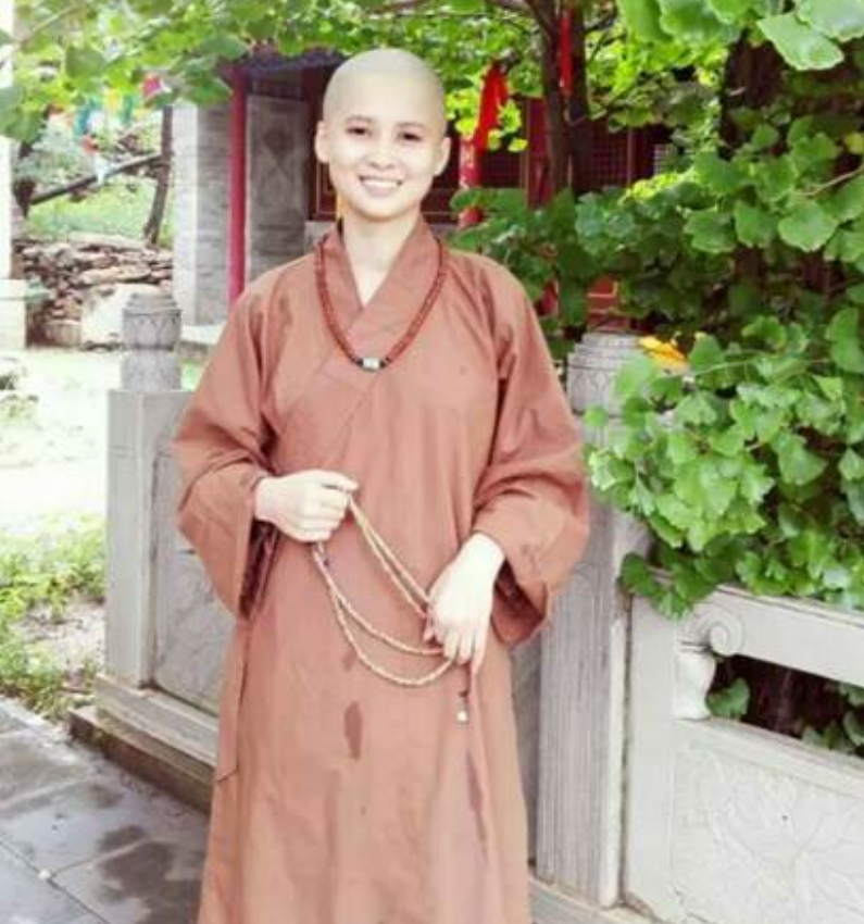 广东谭家三姐妹：青春年华集体出家为尼，多年后两人当上住持