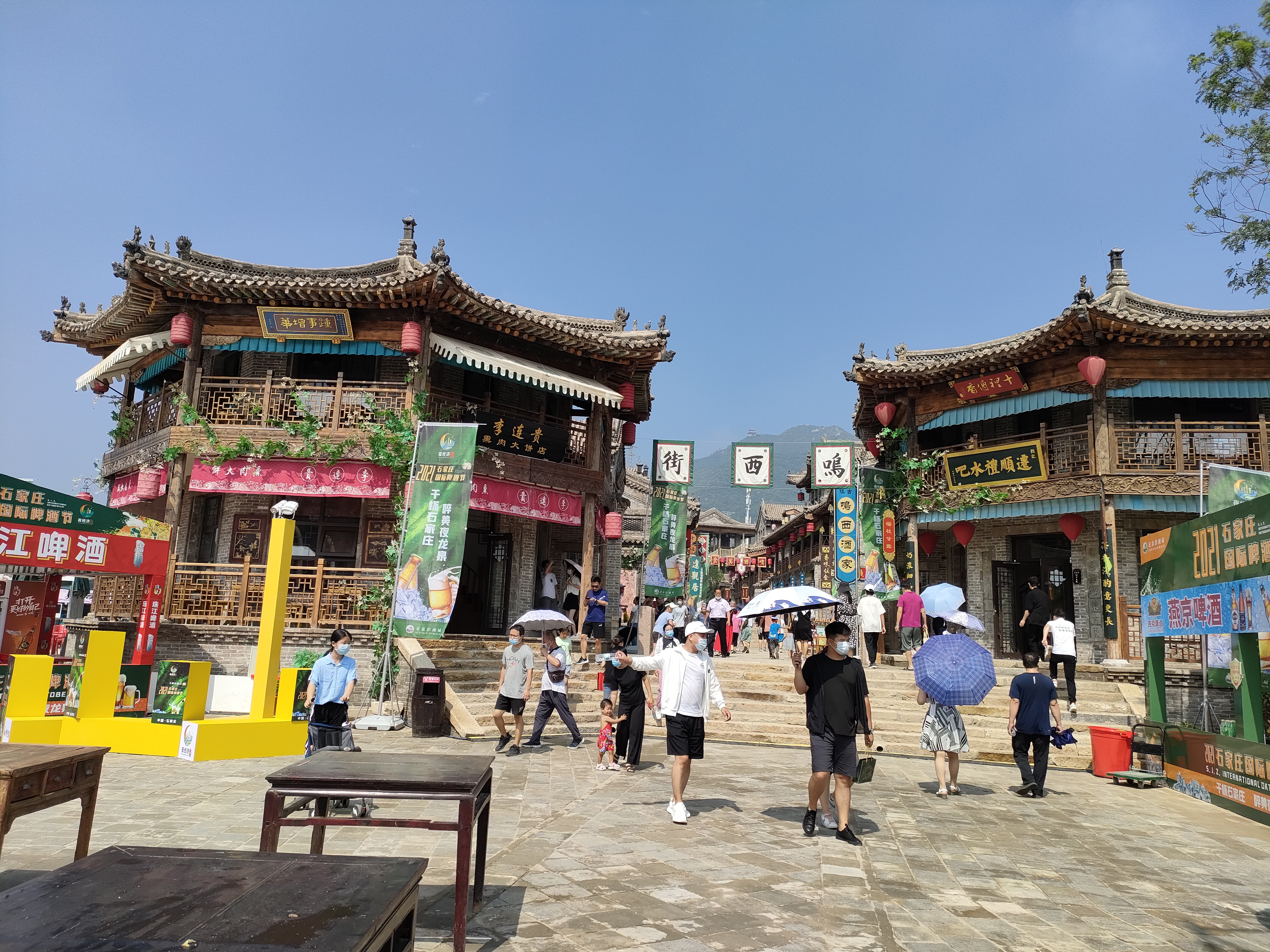 带大家游览:建成于2021年的龙泉"古镇",嘎嘣新