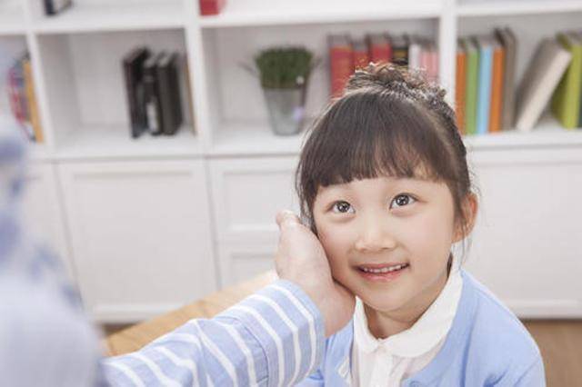 家长们，都来学傅首尔对孩子吹的“彩虹屁”！父母夸孩子要有一套