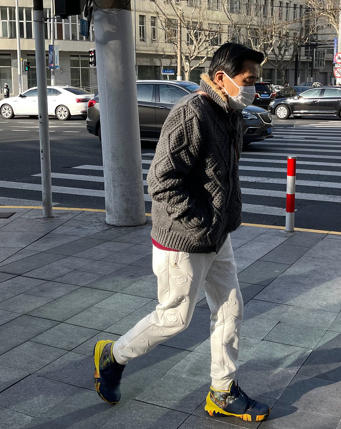 上海大爷爱穿什么鞋？国货飞跃回力、日本亚瑟士，比皮鞋香太多