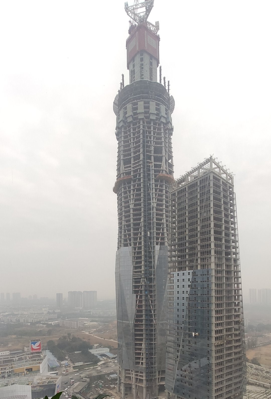 爱建高楼的绿地，旗下超400米高楼现状：部分推迟交付