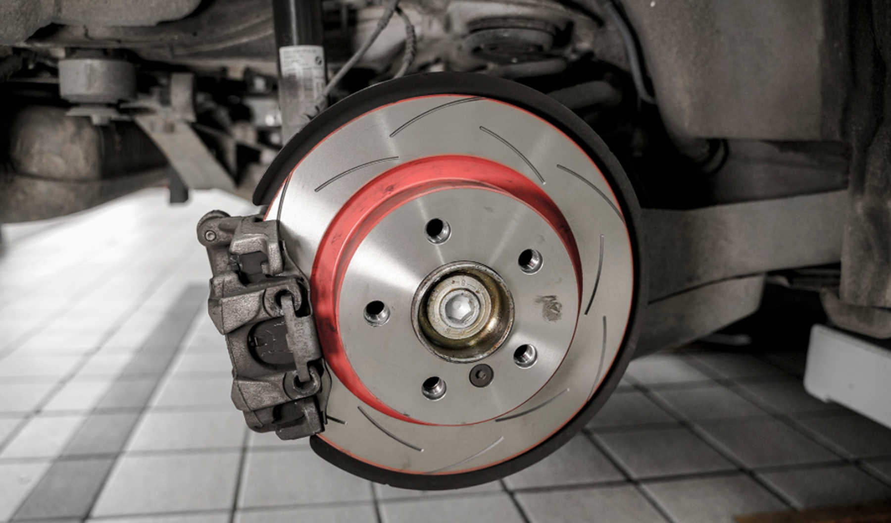 刹车片5千公里就要更换?老司机:自己学会判断,别再花冤枉钱了