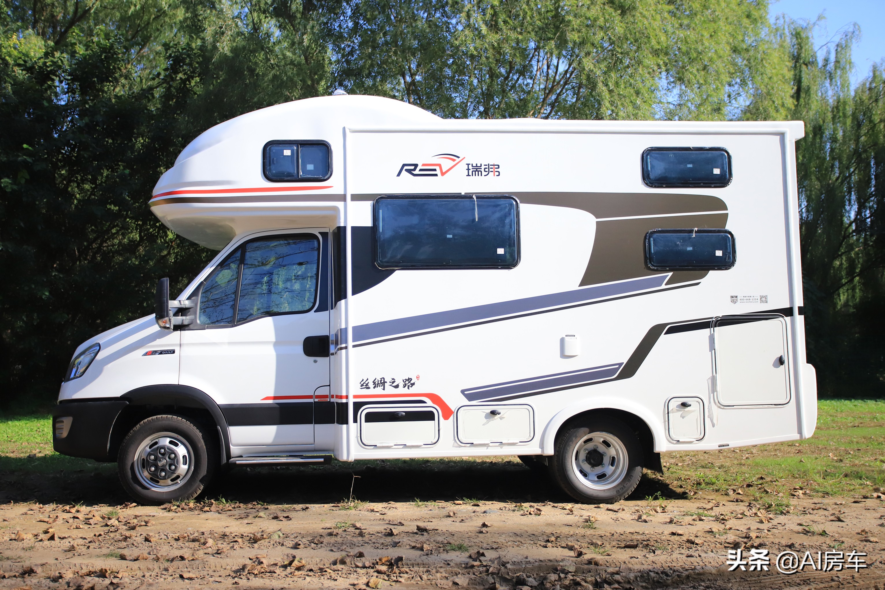 3.0t动力 行车充电,有6座2床大空间,能吃住,奇瑞定制版房车