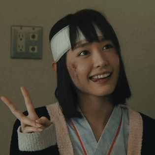 不知是否剧组故意的,在剧中还给新垣结衣安排了好几次卖萌的设计.