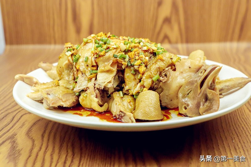 只用盐做清蒸小公鸡?看厨师长简单操作2种吃法,皮脆肉嫩超解馋