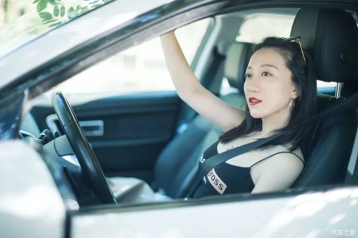 趣玩少女享自然，驾发现神行去露营
