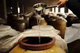 中国白酒三雄:茅台一骑绝尘,五粮液奋力追赶,洋河摇摇欲坠