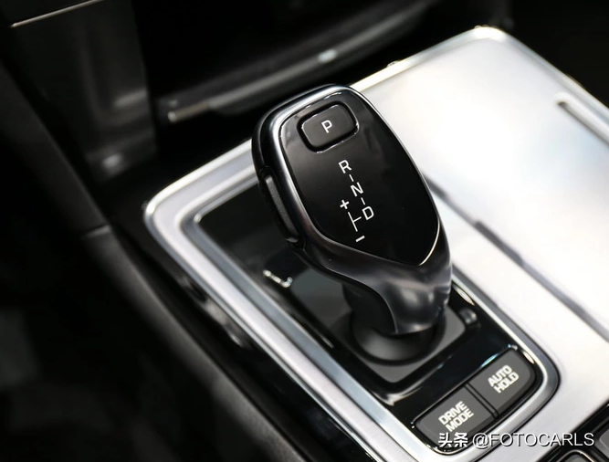 售价105.8万！现代雅科仕3.8 V6加长旗舰实拍，后排座椅太抢眼了