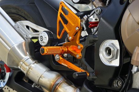 宝马S1000RR摩托车如何成为杜卡迪V4的劲敌？