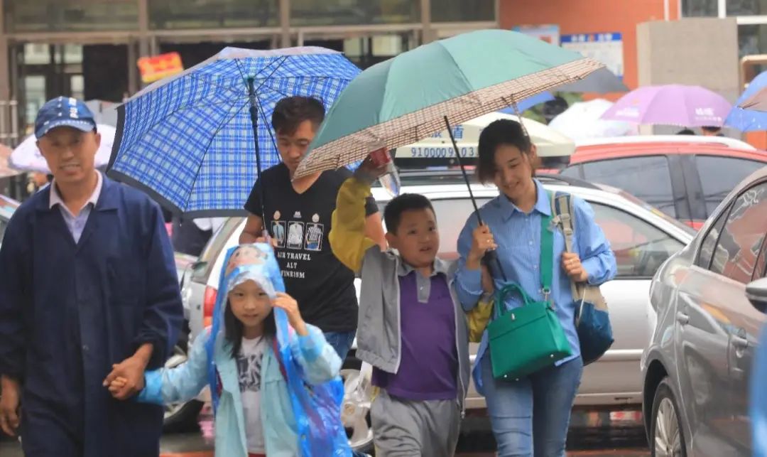 延迟退休真来了，但年轻人还是不愿生，怎么办