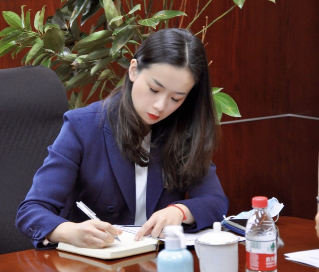 杨鸣老婆唐佳良杨鸣老婆