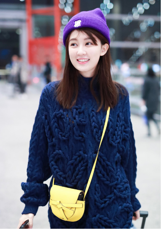 欢乐颂里的关雎尔,看演员乔欣教你牛仔装换季穿搭,高级又时尚