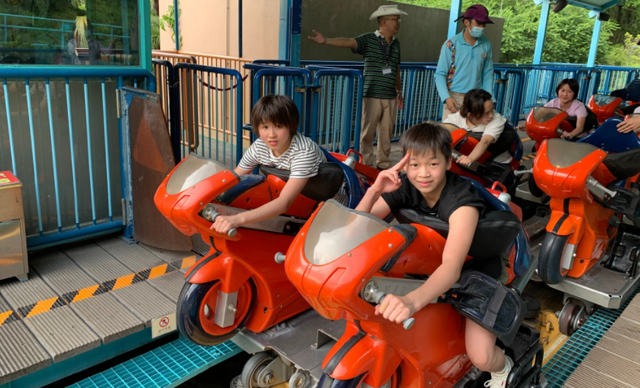 全红婵忙里偷闲，应邀为某校录视频，全程像背课文，收尾动作绝了