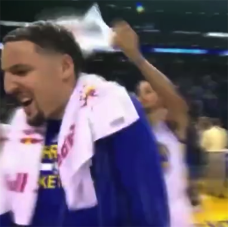 nba为什么浇水(乔治三分绝杀引爆全场，威少猛按头浇水！这或是泡椒留下来的原因)