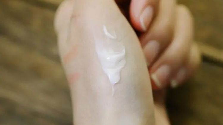 80岁老太太用什么面霜？这5个被包装封印的老国货，保湿又抗皱