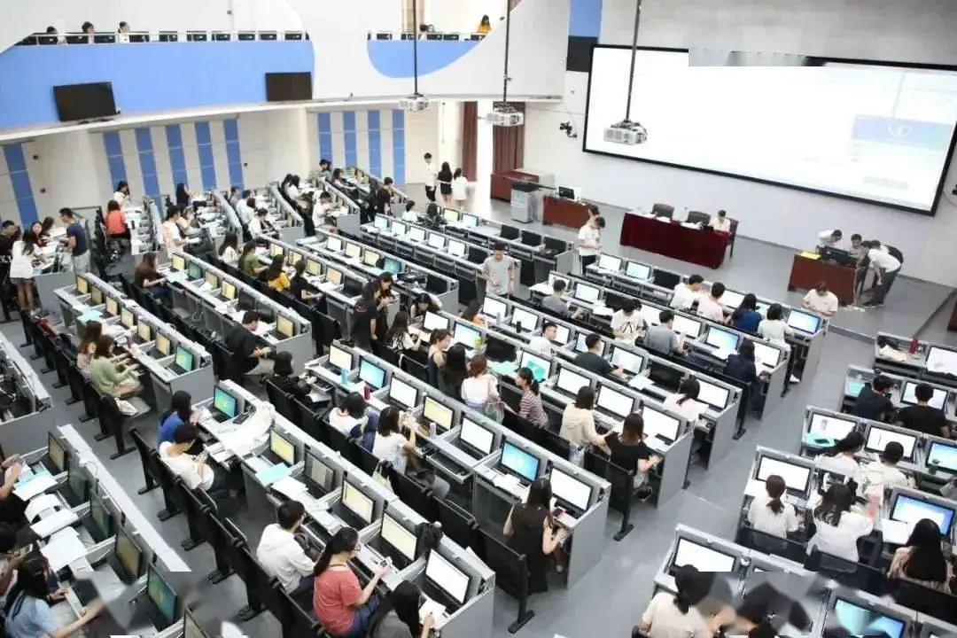 广东财经大学2021年本科招生咨询方式这里全都有