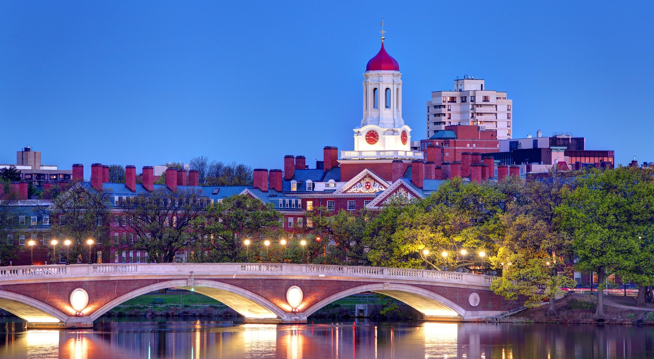 大学纷纷去追捧，学生频频被误导，大学排行榜的功与过