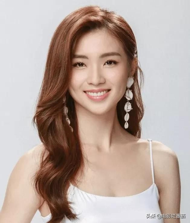 2021港姐个个无白丁！冠军家世好，亚军是美女学霸，季军是画家