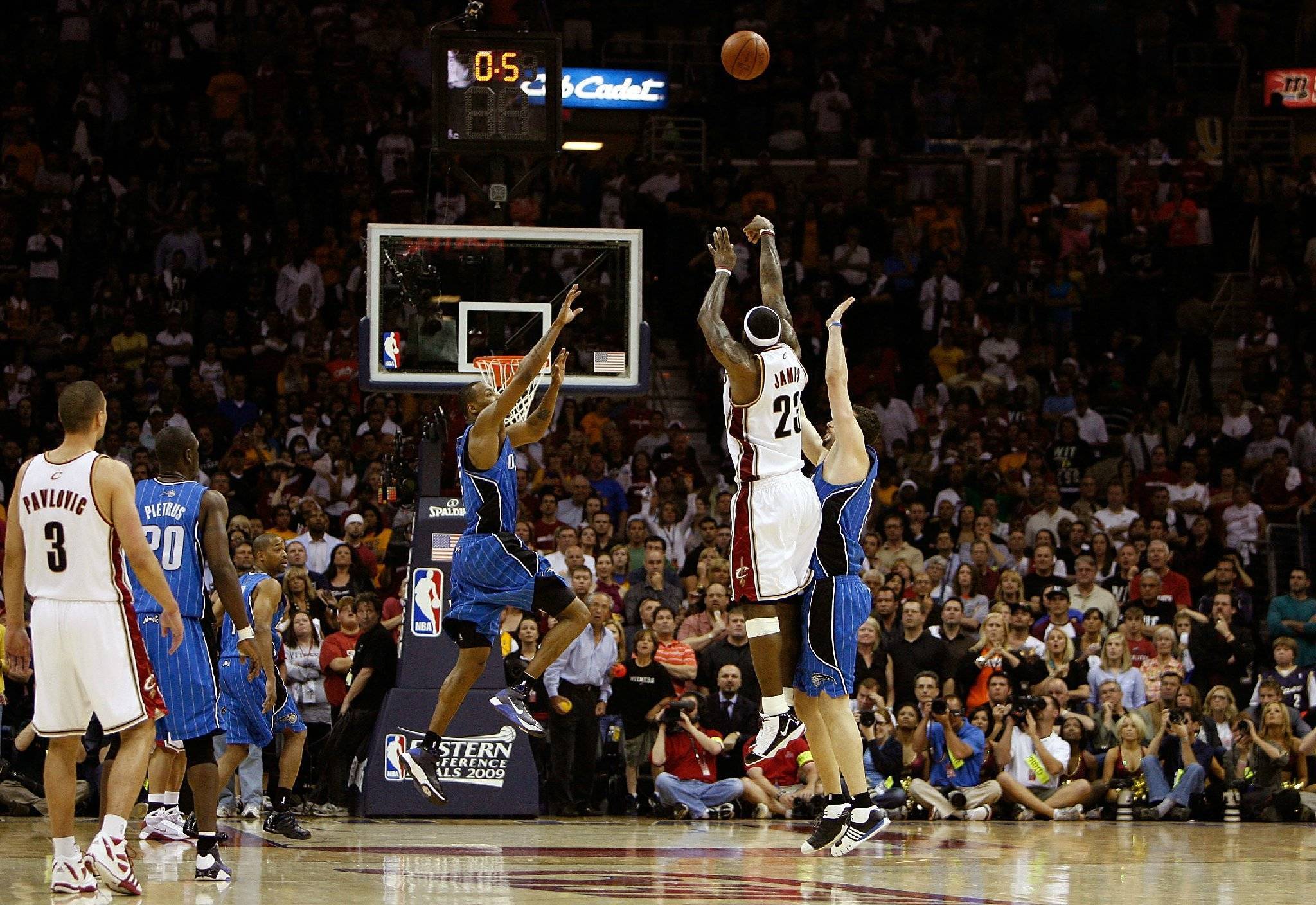 nba绝杀背景音乐有哪些(nba最后一秒十大极限绝杀,季后