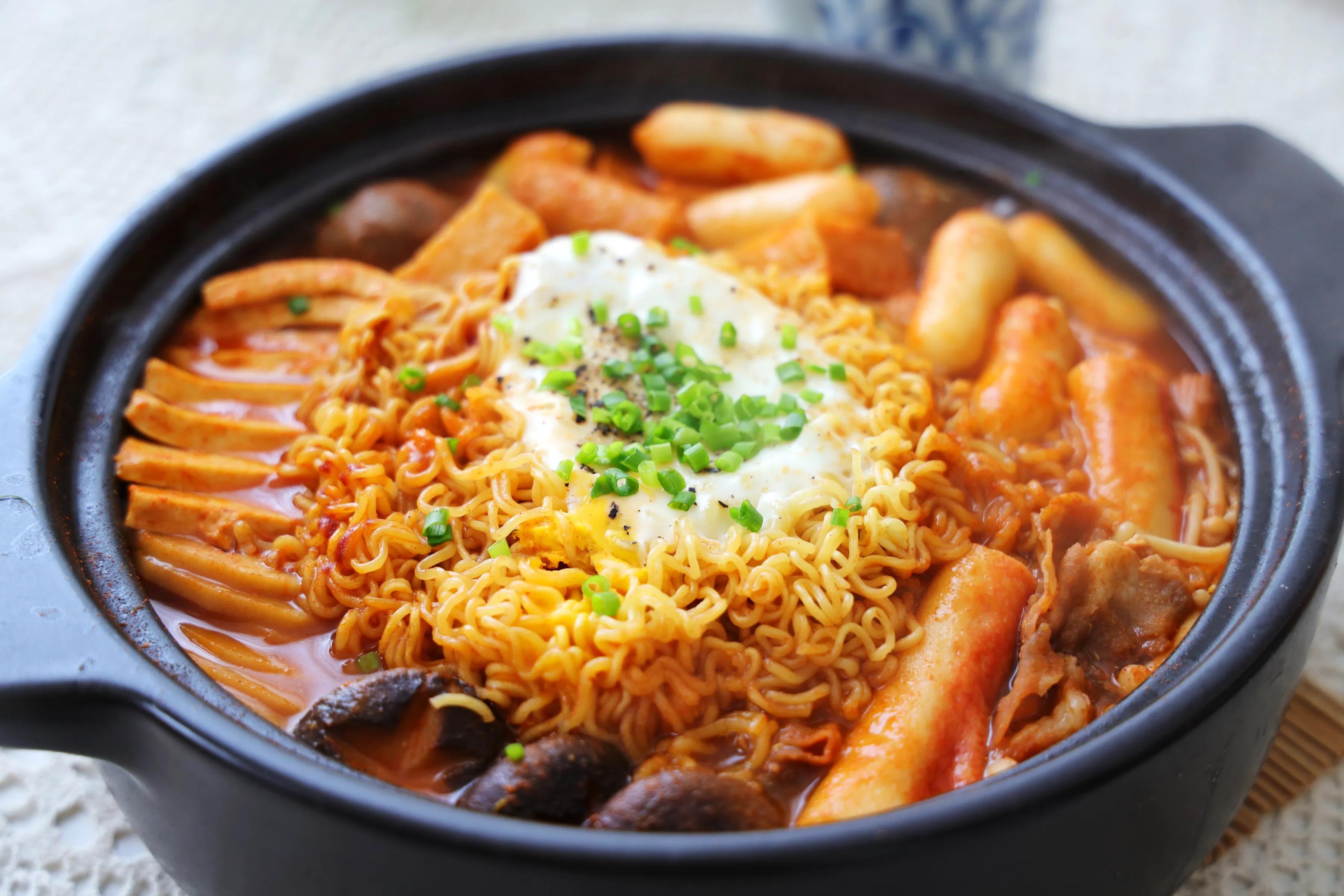 冬天别涮火锅，试试部队火锅，有肉有菜有面条，好吃又暖和，超棒