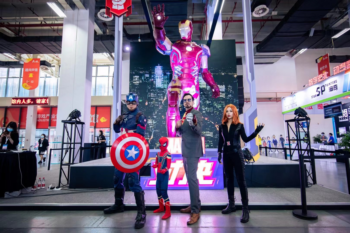 央视报道：5米超大钢铁侠展出，为庆祝国产游戏《漫威对决》上线