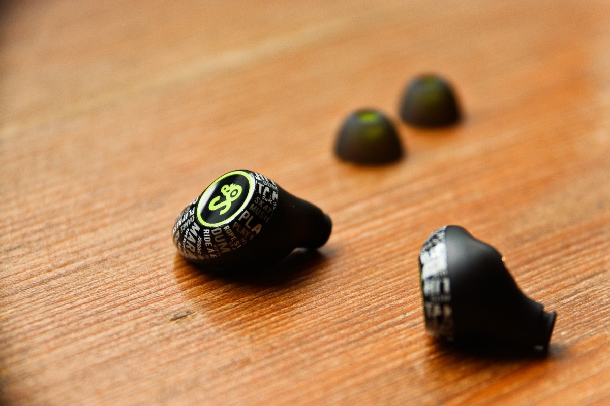 这款耳机有点酷：潮流字母纹设计，魔浪S运动耳机实测