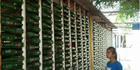 捡破烂交学费，用废品造学校？他建了一所垃圾学校，拯救无数孩子