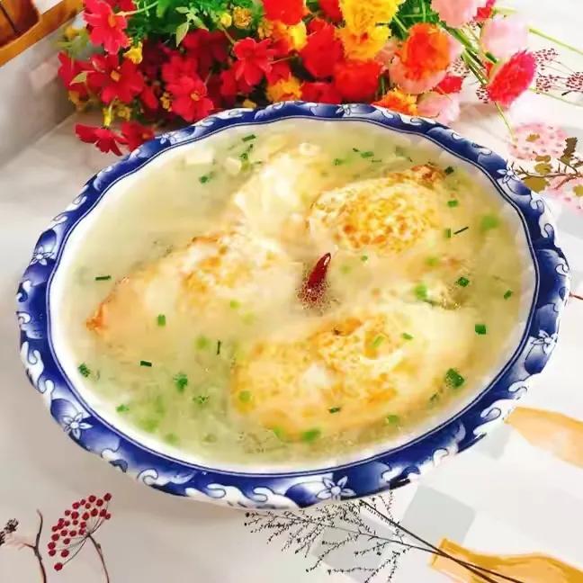 降温又下雨，用鸡蛋和萝卜给家人做一道菜，吃完热乎乎的，真舒服