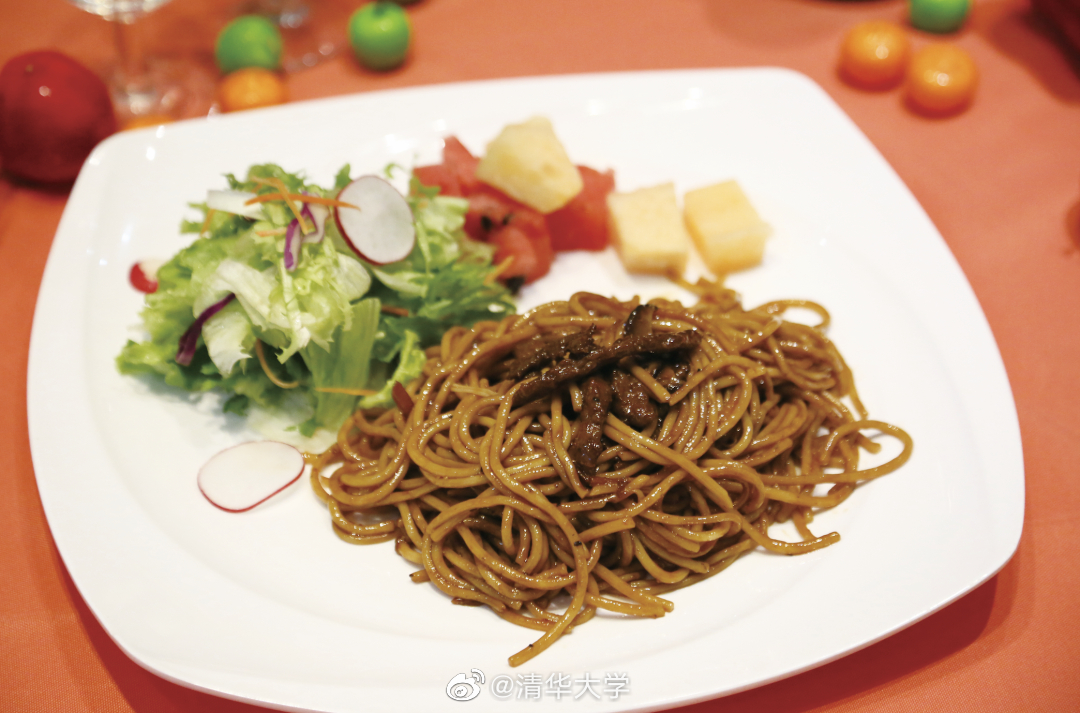 清华大学的伙食有多好？厨师年年外出学艺，为了吃，高考也值得拼