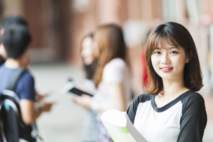 大学生“恶臭生活”曝光，自断前程变“廉价品”，可谓自作自受