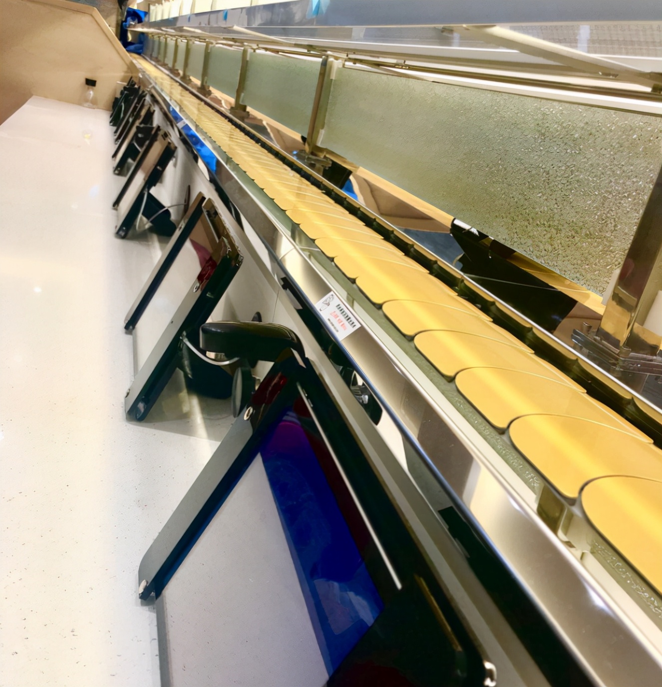 凱利翔帶你看看一套完整的旋轉(zhuǎn)壽司設(shè)備都包括哪些功能