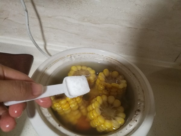 这菜俗称叫“鸡头米”，却是平价的燕窝，女人要多吃