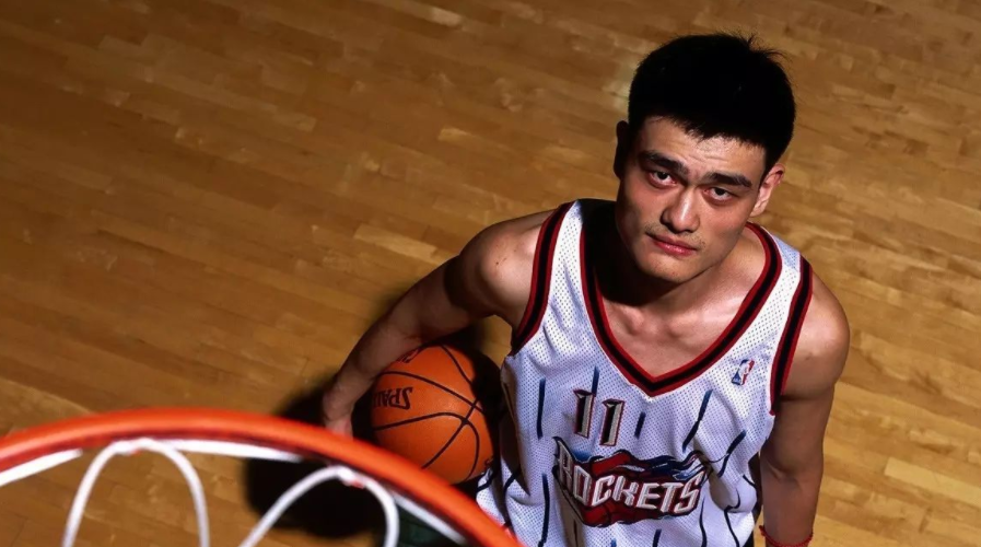 安踏解约nba为什么(安踏终止NBA续约，球迷之夜被取消，李易峰等艺人纷纷发声)